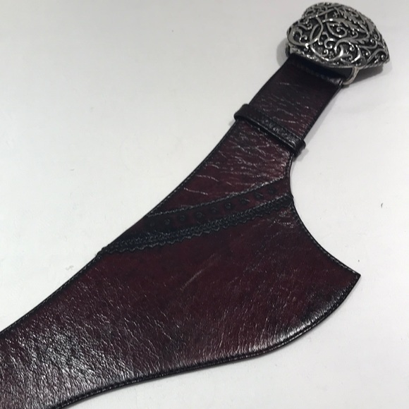 Beautiful Leather belt with heart buckle - Picture 9 of 12